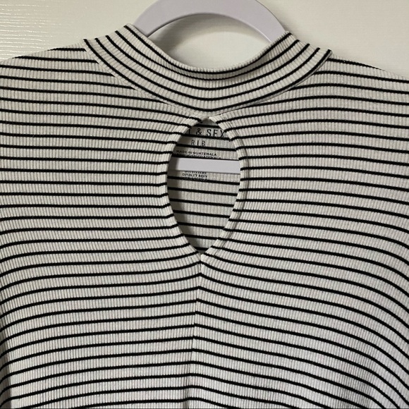 American Eagle striped keyhole ribbed mock-neck long sleeve top - Picture 2 of 6